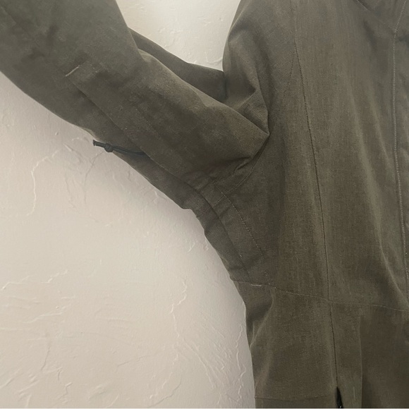 The North Face Women's Olive Jacket - Picture 6 of 14